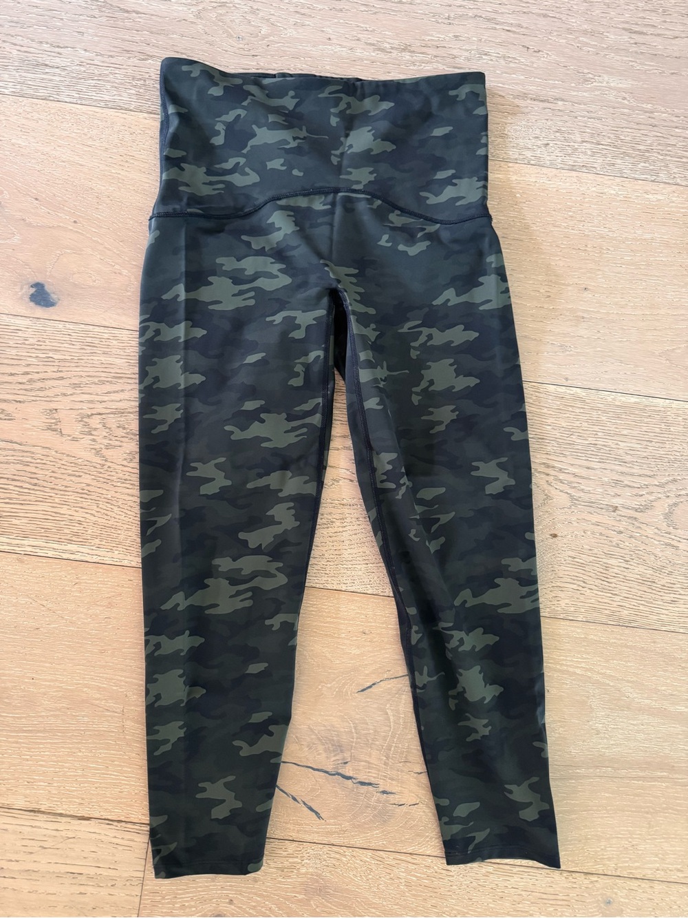 💪-SPANX BOOTY BOOST High-Waist Camo Cropped Leggings size L -like new